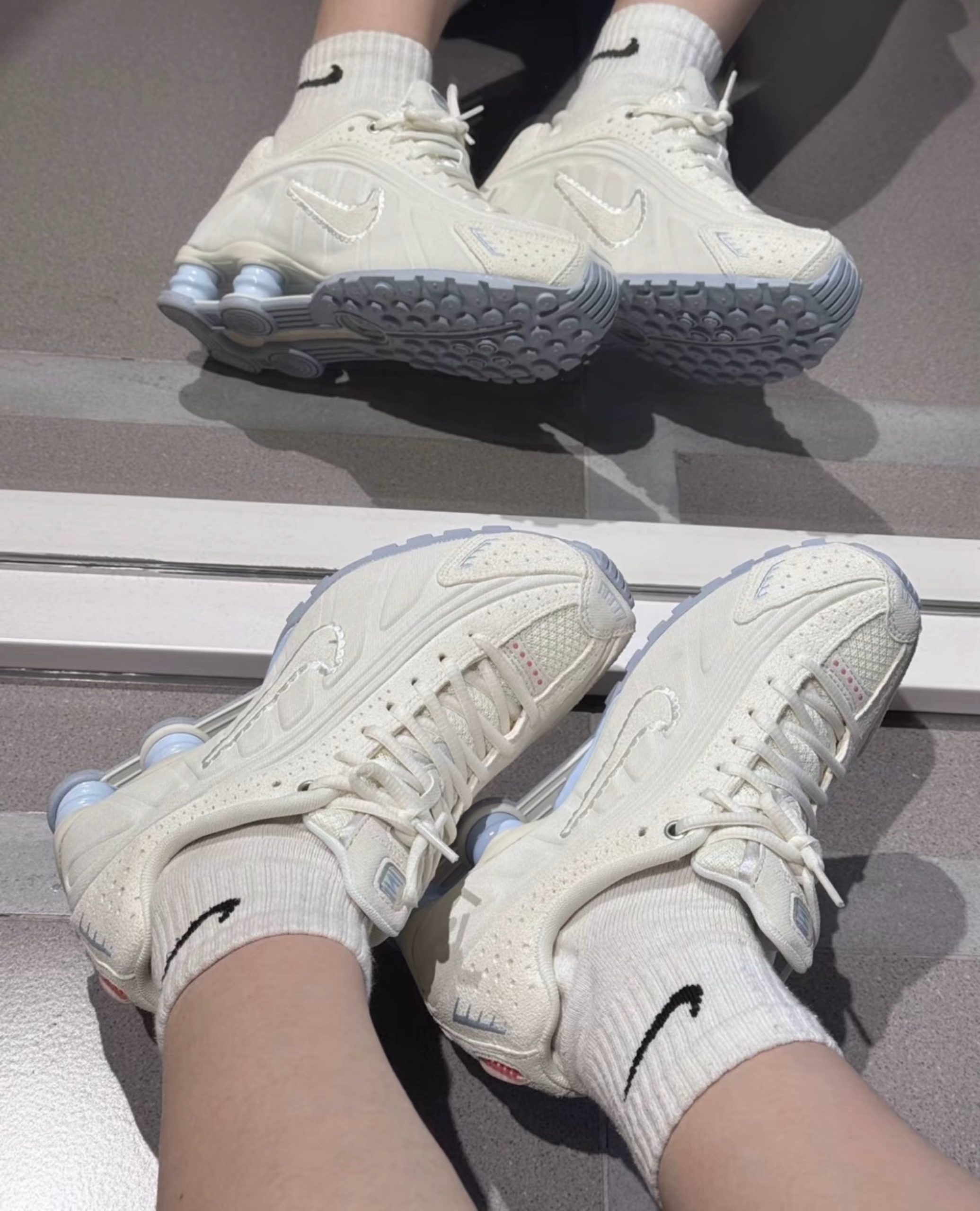 Безумно нежная пара Nike Shox R4