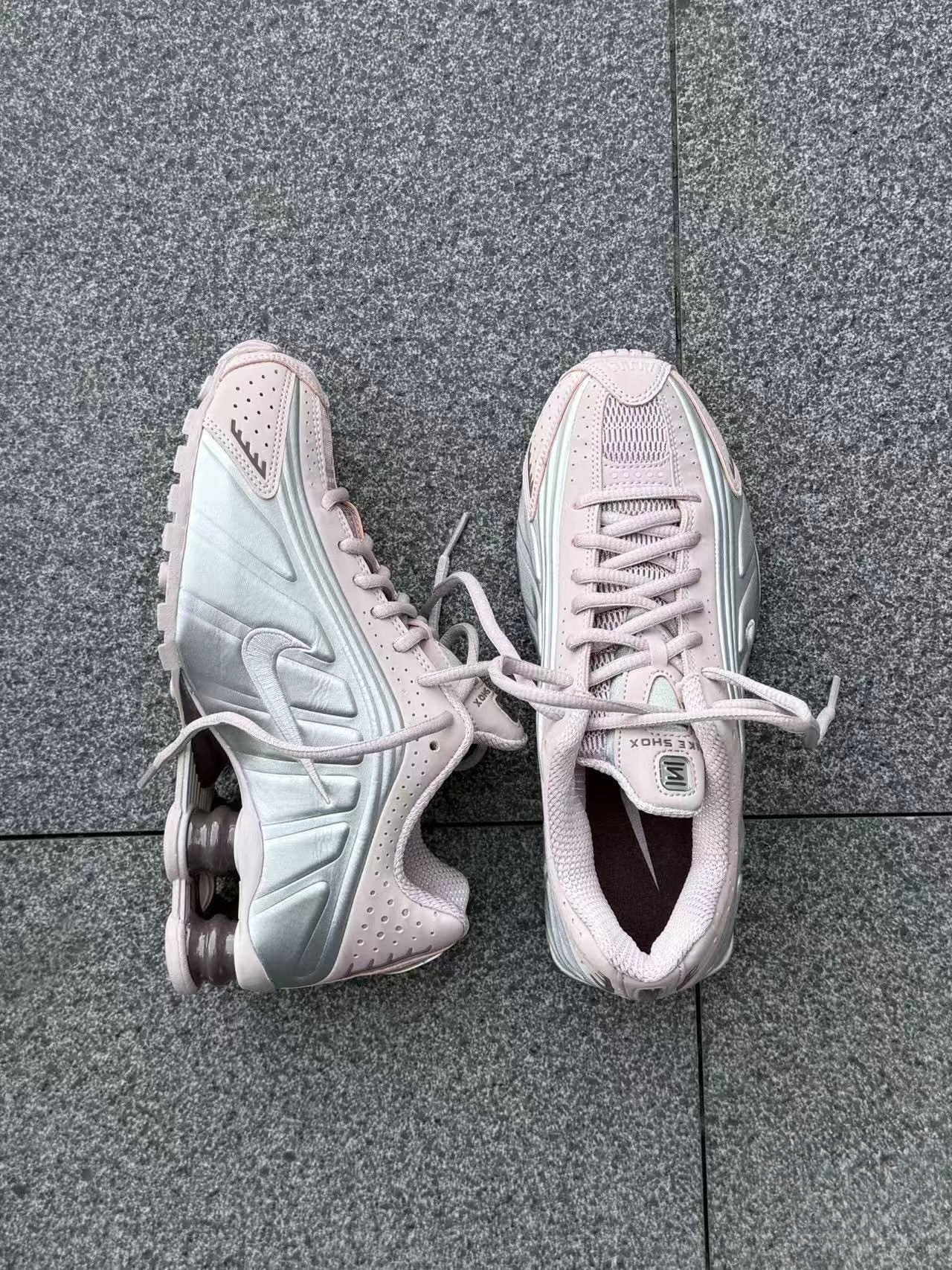 Nike Shox R4 - нежный цвет и культовая технология