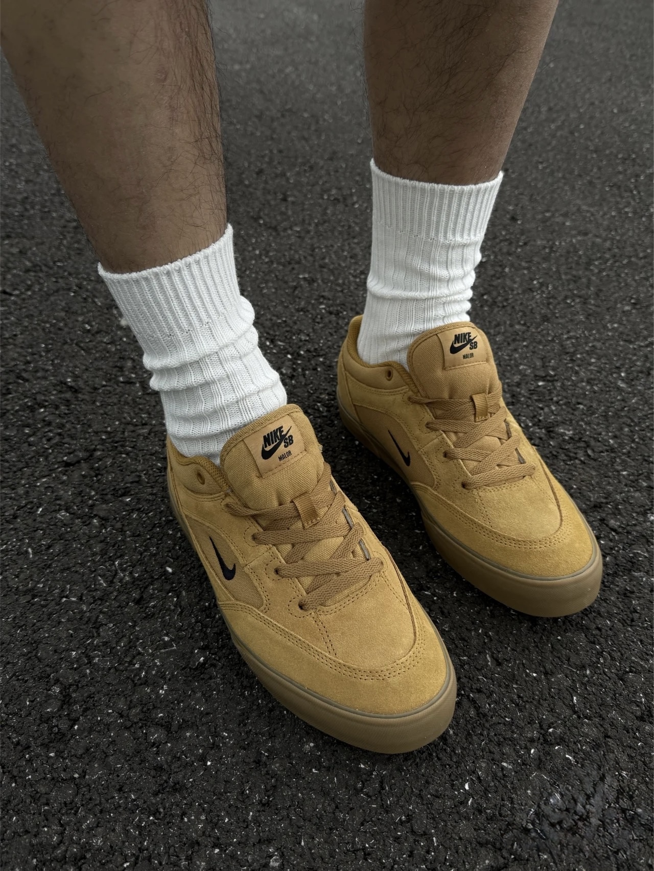 Nike в ярком жёлтом исполнении